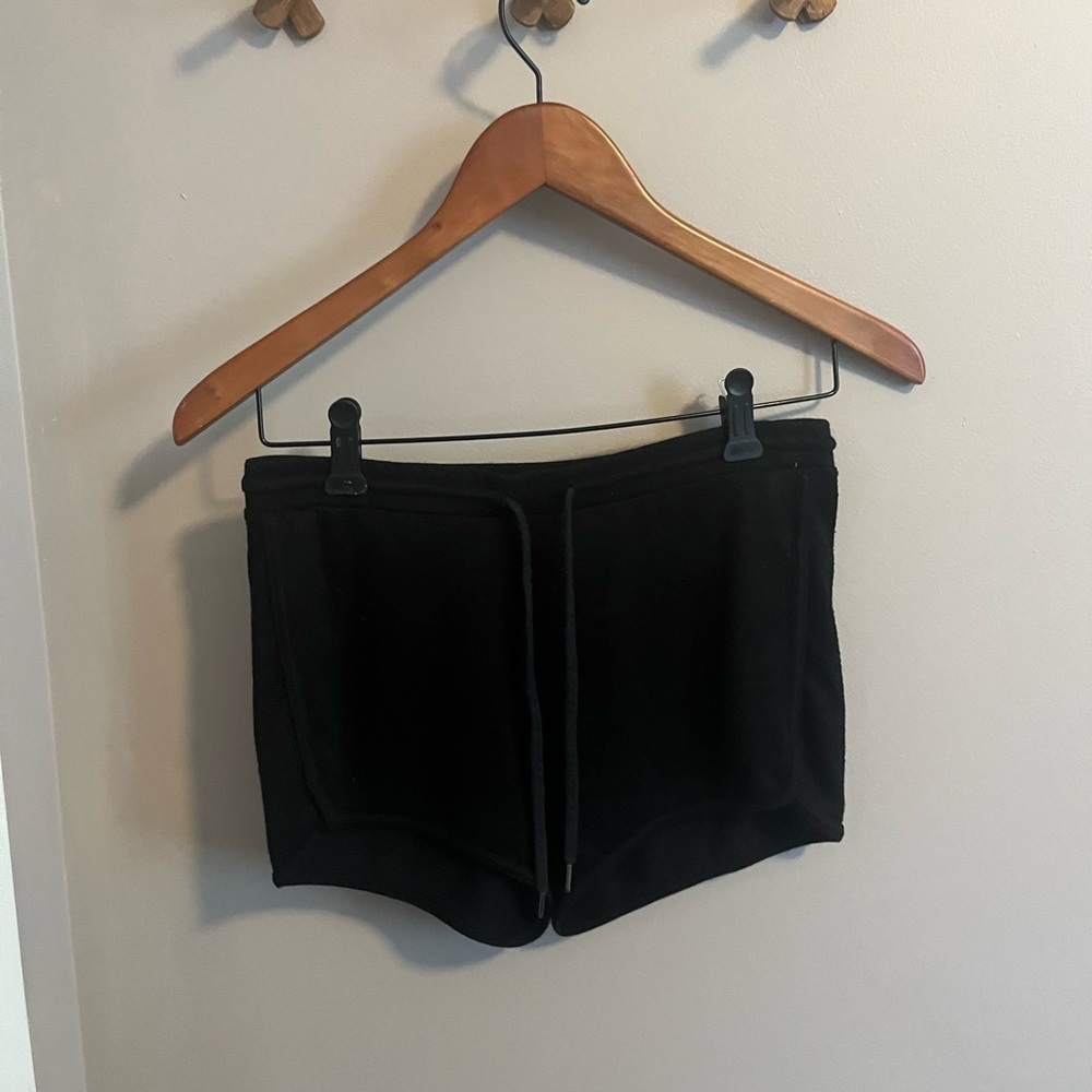 Wilfred aritzia short with a drawstring and mid rise